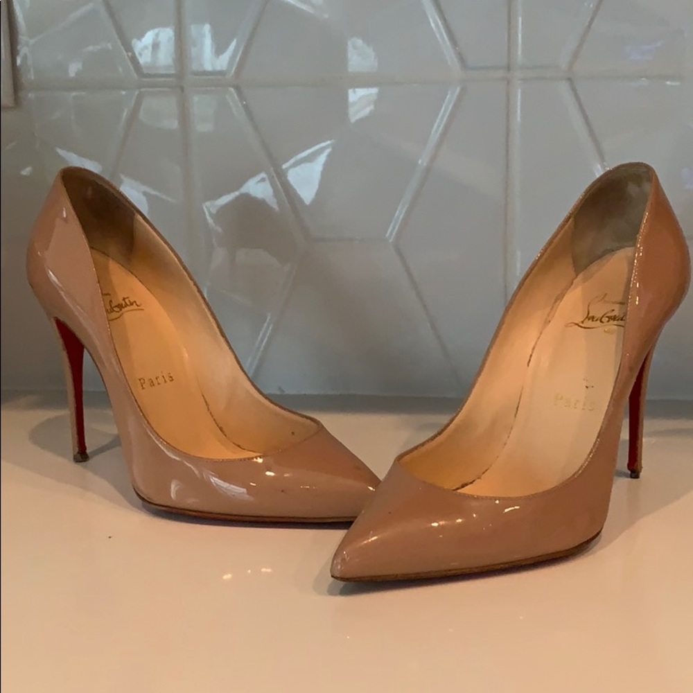 Christian Louboutin nude pump